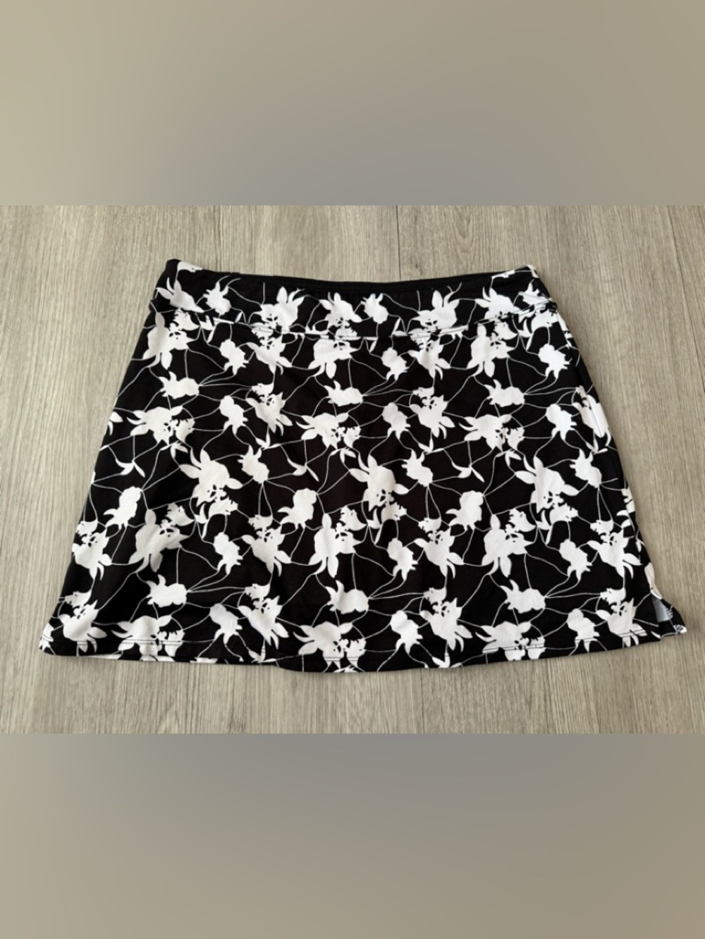 Tranquility Black White Floral Skort Womens Pull On Skirt Shorts Size Medium